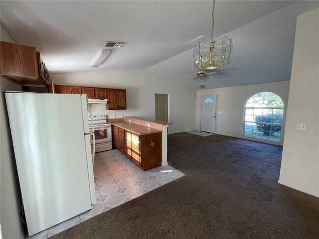 Building Photo - 630 Kangaroo Dr