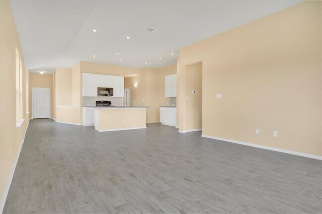Building Photo - 100 Four Star Dr