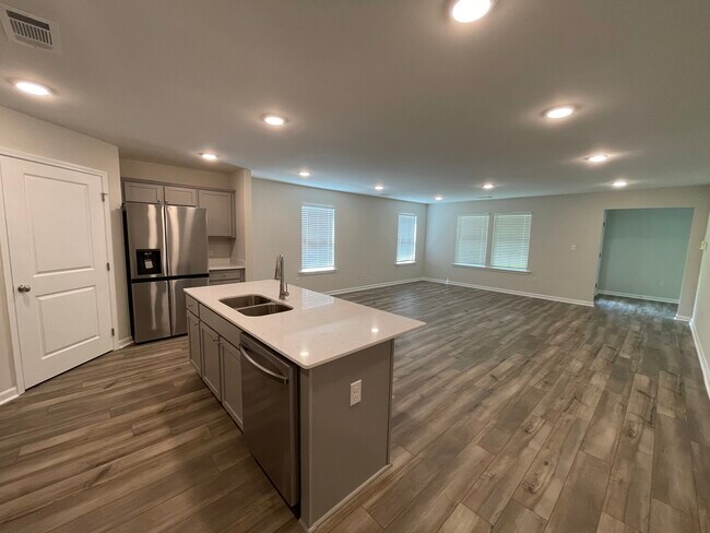 Foto del edificio - 648 Ridgeland Rd