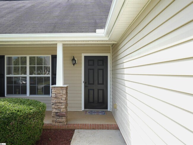 Building Photo - 21 Whitethorn Ln