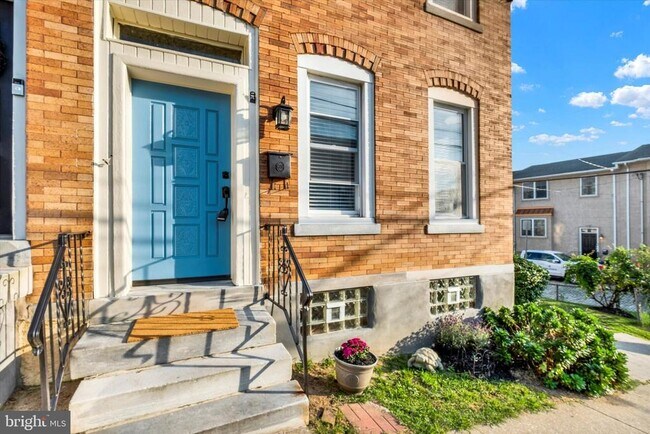 Building Photo - 205 Hermitage St