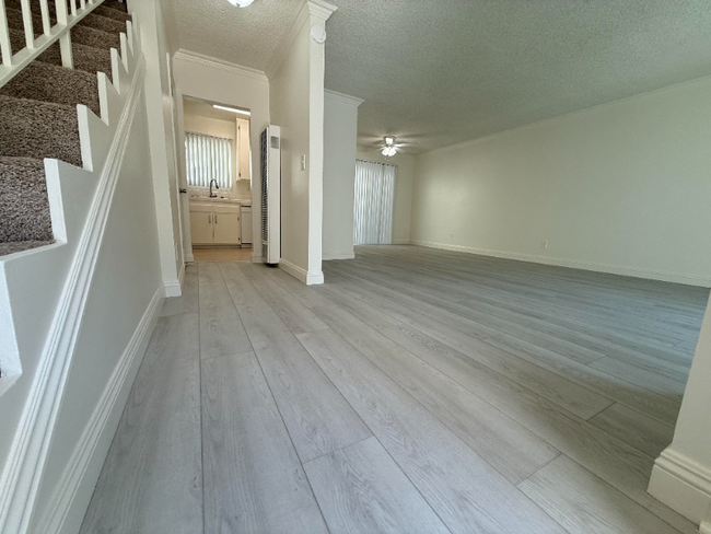 Building Photo - 5480 Aurora Dr