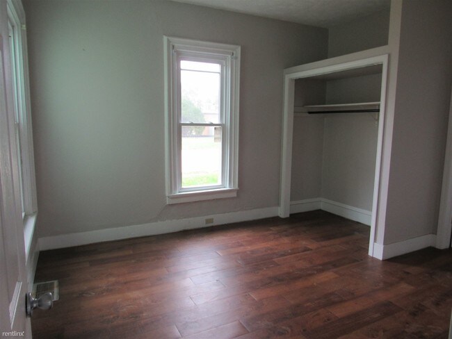 Building Photo - 2 br, 1 bath  - 527 N State St
