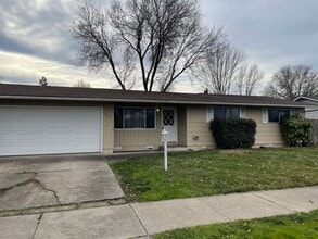 Building Photo - 1426 Coquette St