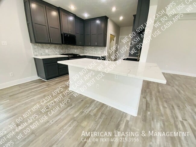 Building Photo - 8315 Lake Placid Dr
