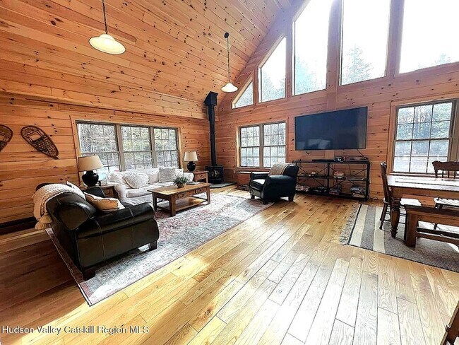 Foto del edificio - 32 Twin Pond Rd