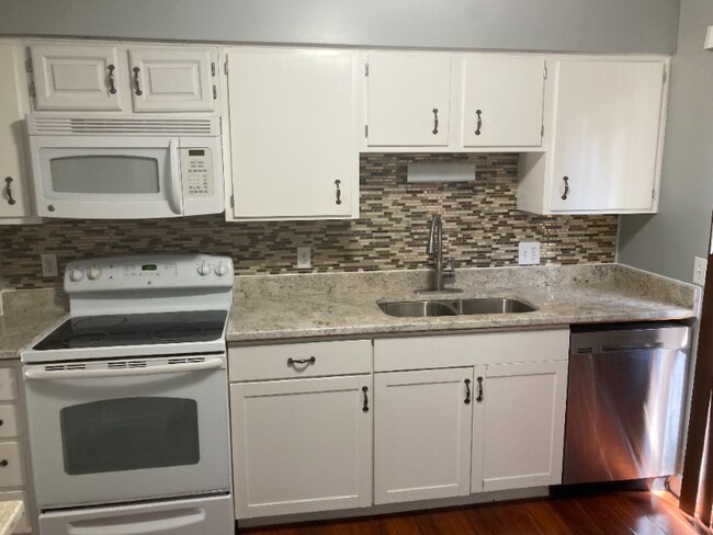 Foto del edificio - 3212 Trailwood Ct