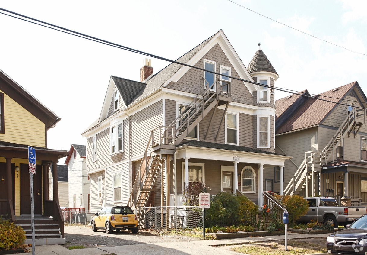 Building Photo - 804 Monroe St