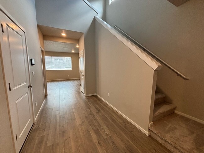 Foto del edificio - Beautiful 4 Bed/2.5 Bath Plus Office with ...