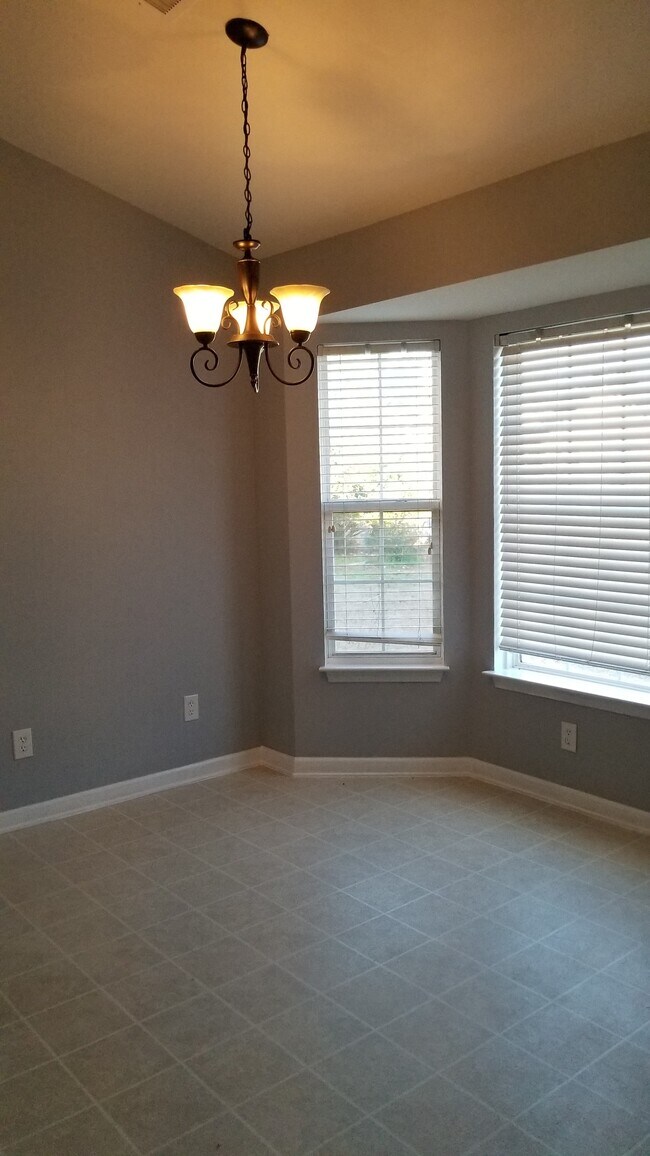 Breakfast nook - 4504 Planters Row Way
