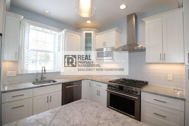 Building Photo - 33 Columbia St