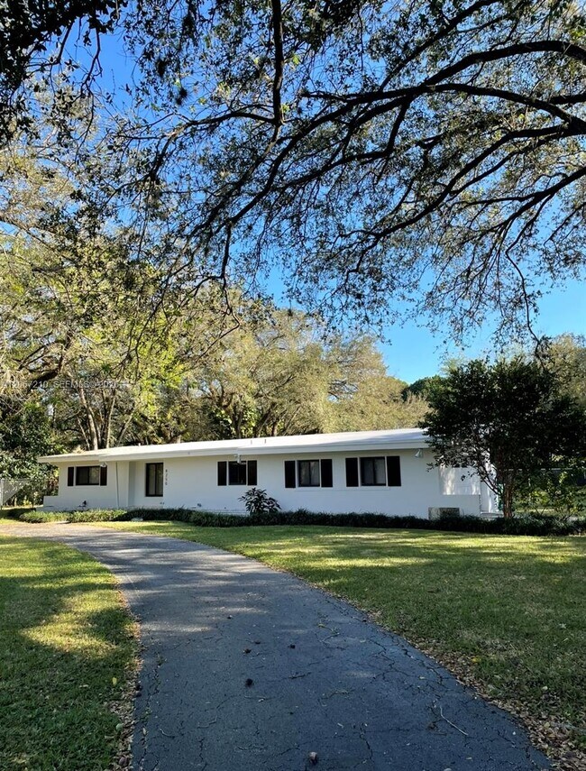 Foto del edificio - 8250 SW 108th St