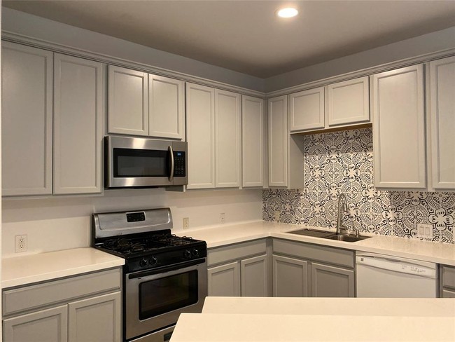 Building Photo - 7912 Via Ashford Terrace