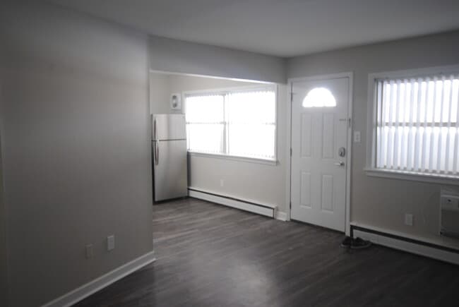 Building Photo - 727 E Kingsley St