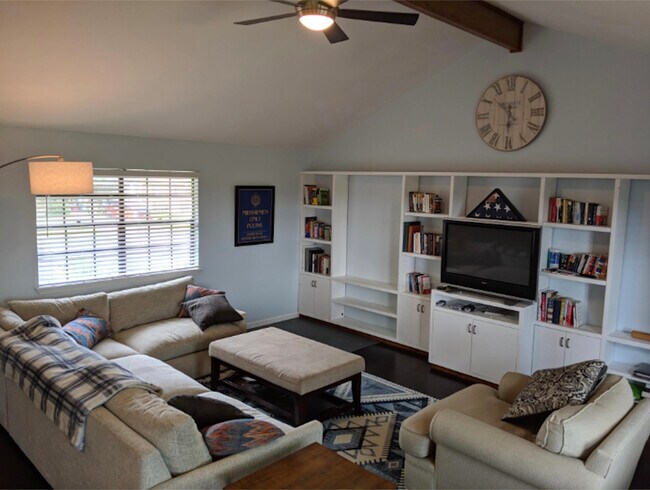 Building Photo - 6305 Heron Dr