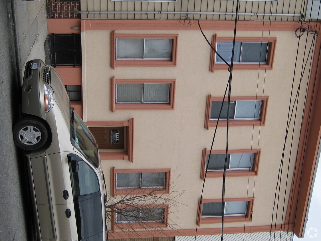 Foto del edificio - 7238 Cooper Ave