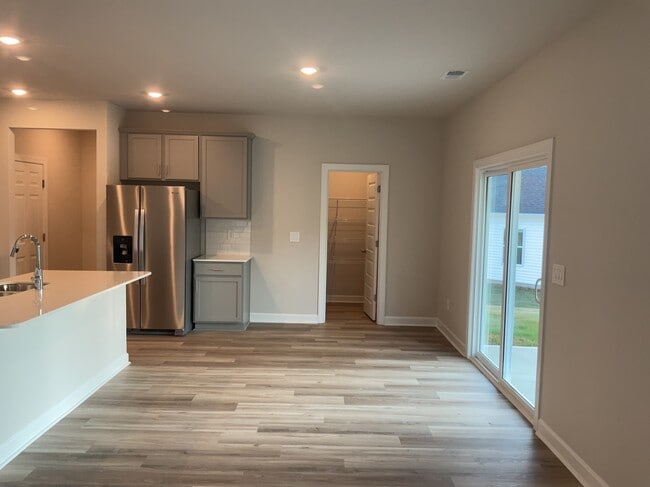 Building Photo - 300 Granby Trl