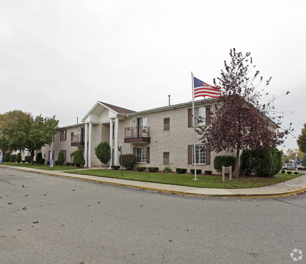 Primary Photo - Saravilla Apartments