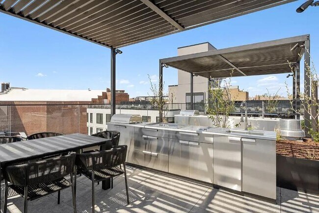 Foto del edificio - 2363 Bedford Ave