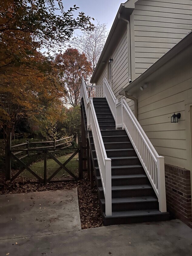 Side private entrance - 137 Edgecombe Rd