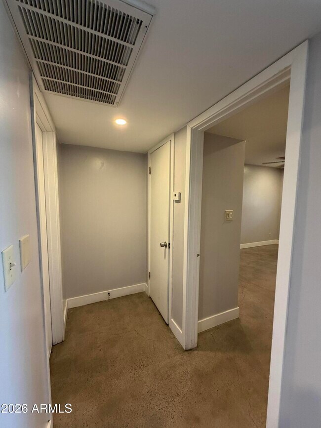 Foto del edificio - 1833 E Harvard St