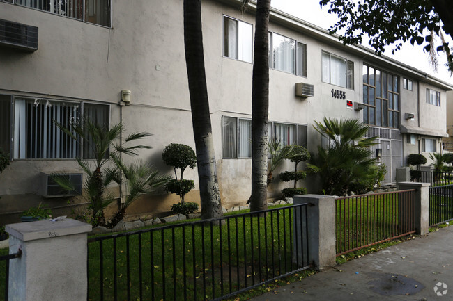 Building Photo - Saticoy West Apartments