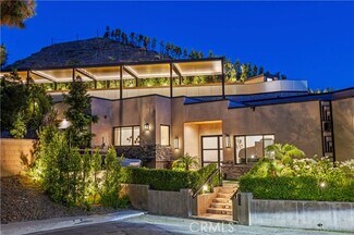 Building Photo - 4000 Bouquete St