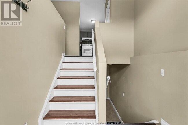 Photo du bâtiment - 6001 N Woodmont Ave
