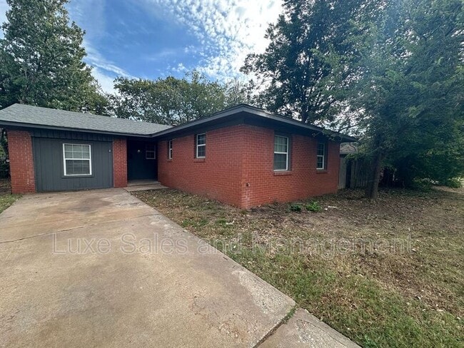 Foto del edificio - 8204 N Harvey Pl