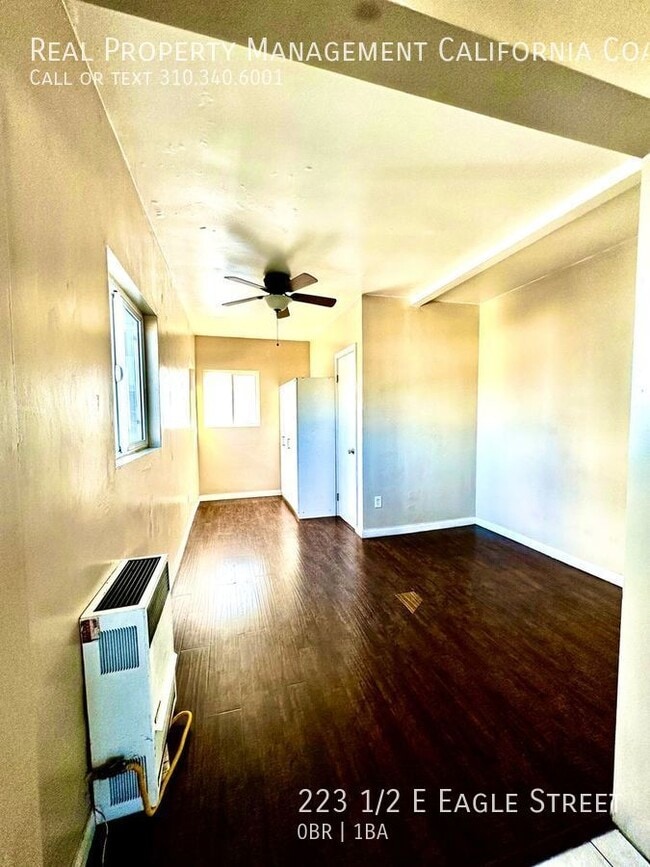 Building Photo - Charming, Spacious Studio Upstairs!