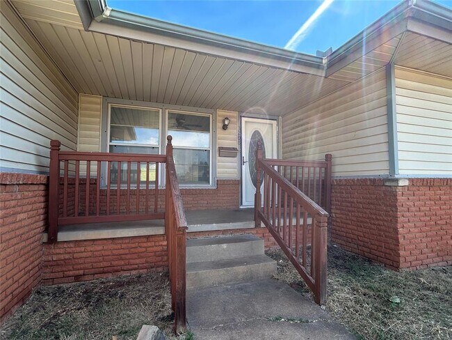 Building Photo - 3208 N Warren Ave