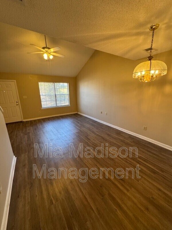 Foto del edificio - 141 Hunt Club Ct