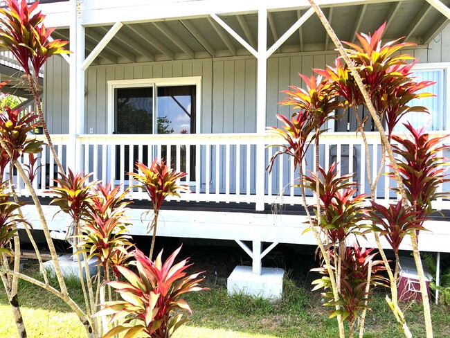 Foto del edificio - 15-1579-1579 Loke Rd