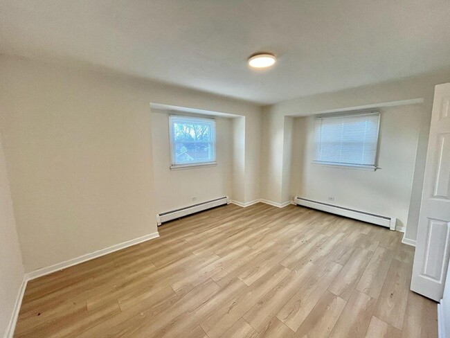 Building Photo - 5811 Rose Ave