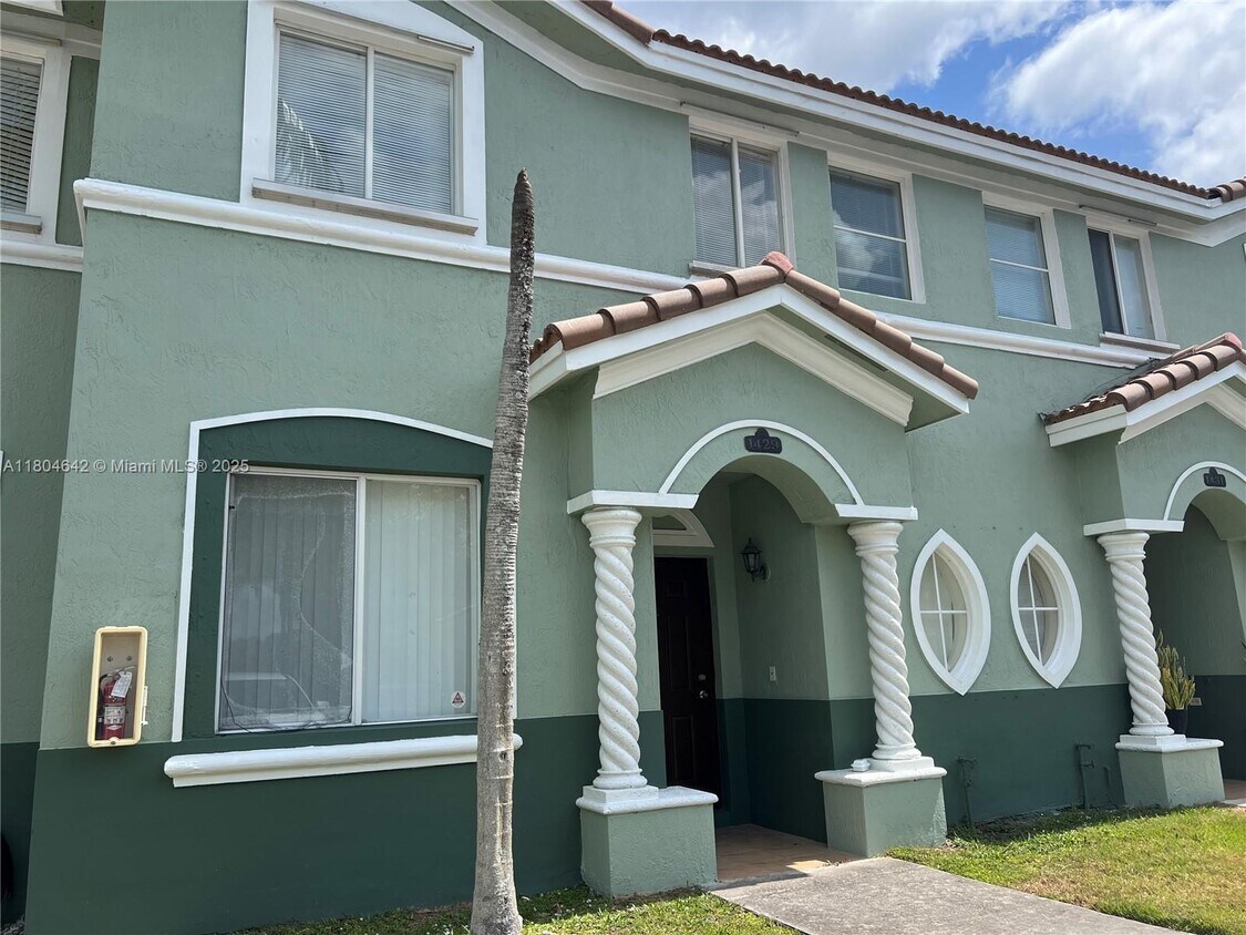 Primary Photo - 1429 SE 24th Ct