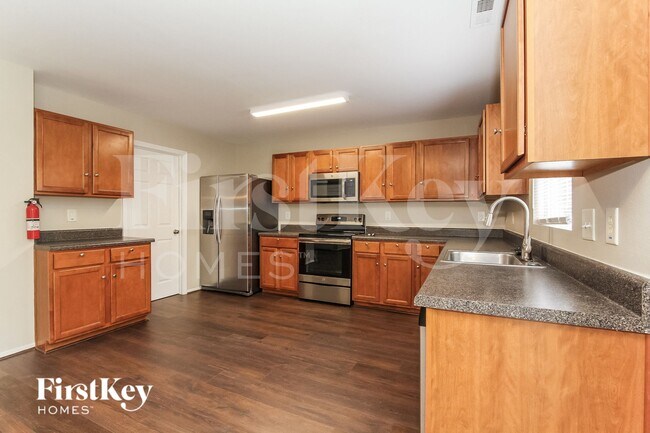 Building Photo - 2709 Buckleigh Dr