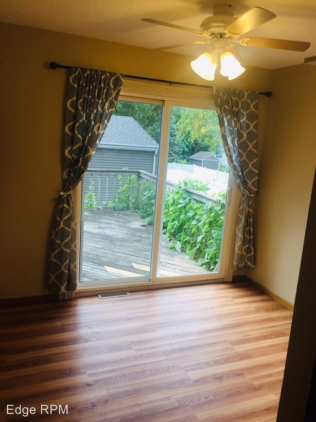 Building Photo - 3 br, 1 bath Apartment - 2624 W 3rd Street