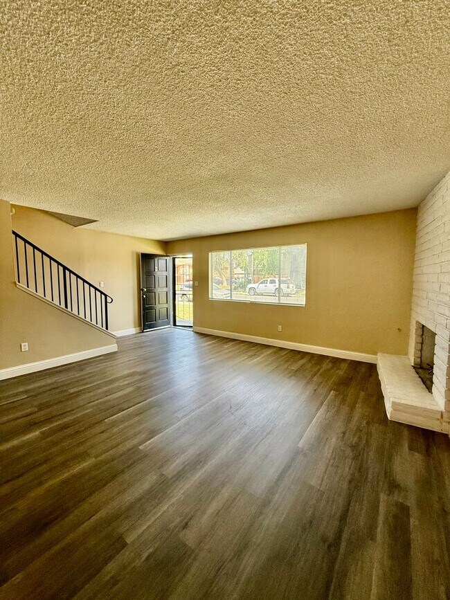 Foto del edificio - 5101 Hunter Ave