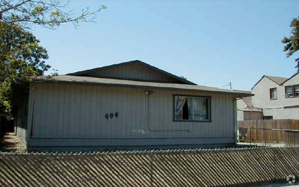 Primary Photo - 404 E Elm St