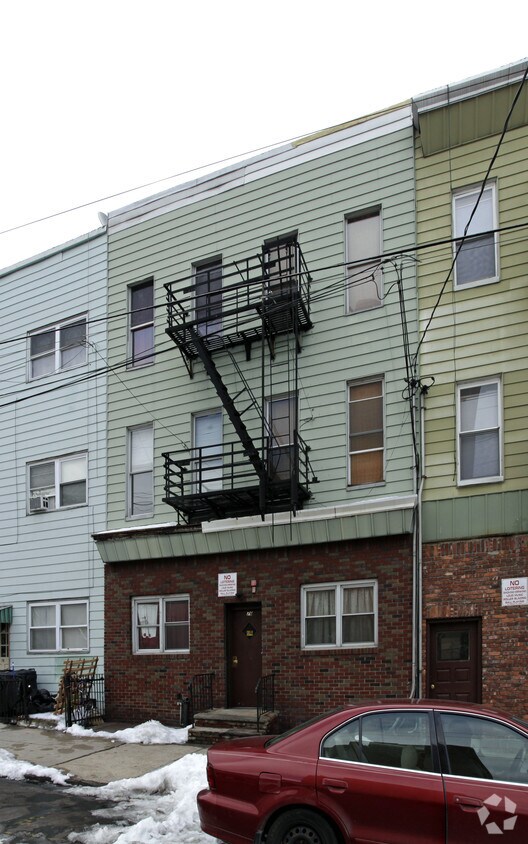 Foto del edificio - 76 Hancock Ave