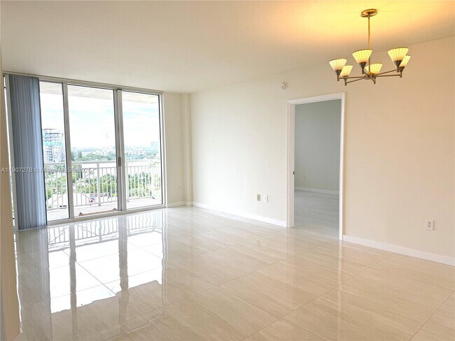 Foto del edificio - 19501 W Country Club Dr