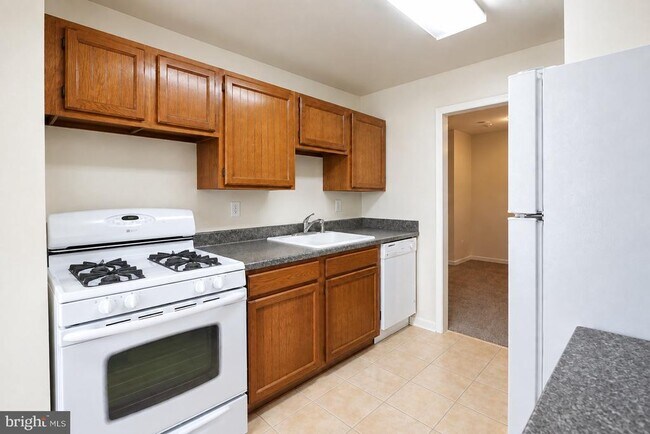Foto del edificio - 5610 Bloomfield Dr
