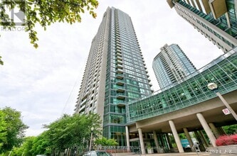 Building Photo - 215 Fort York Blvd