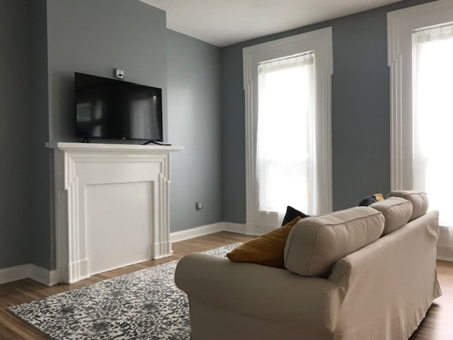 Living room - 900 N 11th St