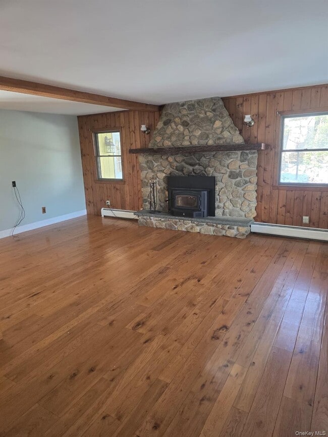 Building Photo - 276 Quaker Rd