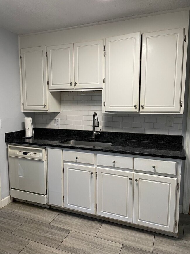 Foto del edificio - Two bedroom one bath!