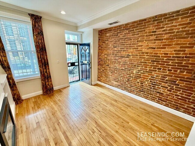 Foto del edificio - 2251 12th Pl NW