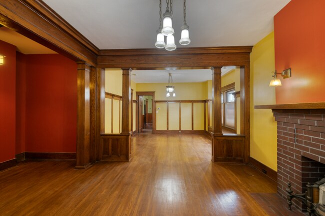 Building Photo - 239 Summit Ave