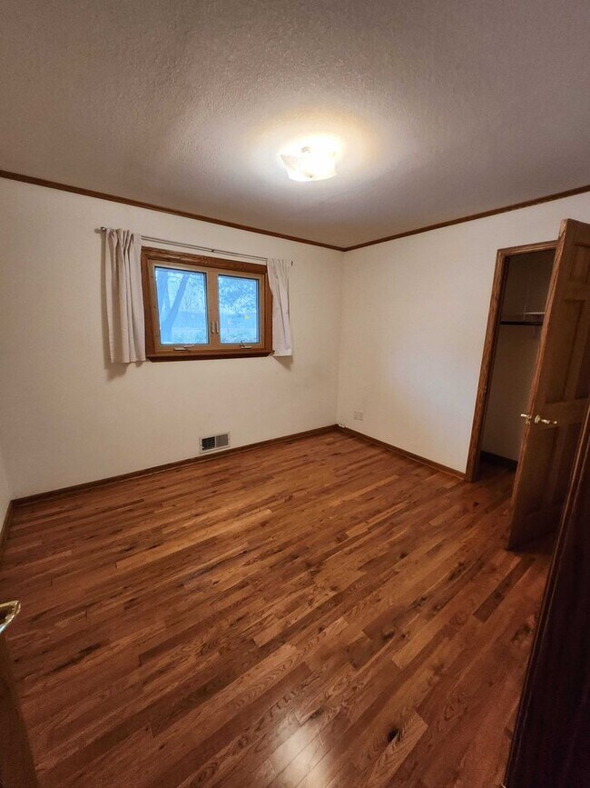 Building Photo - Rare lakefront property for lease! Duplex ...