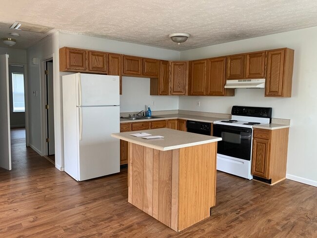 Building Photo - 225 Railroad St